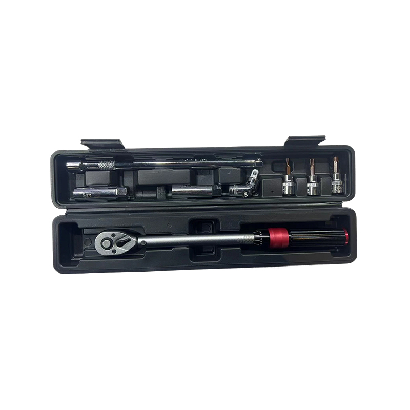 Why has the universal spark plug socket become a must-have tool in car repair tools?